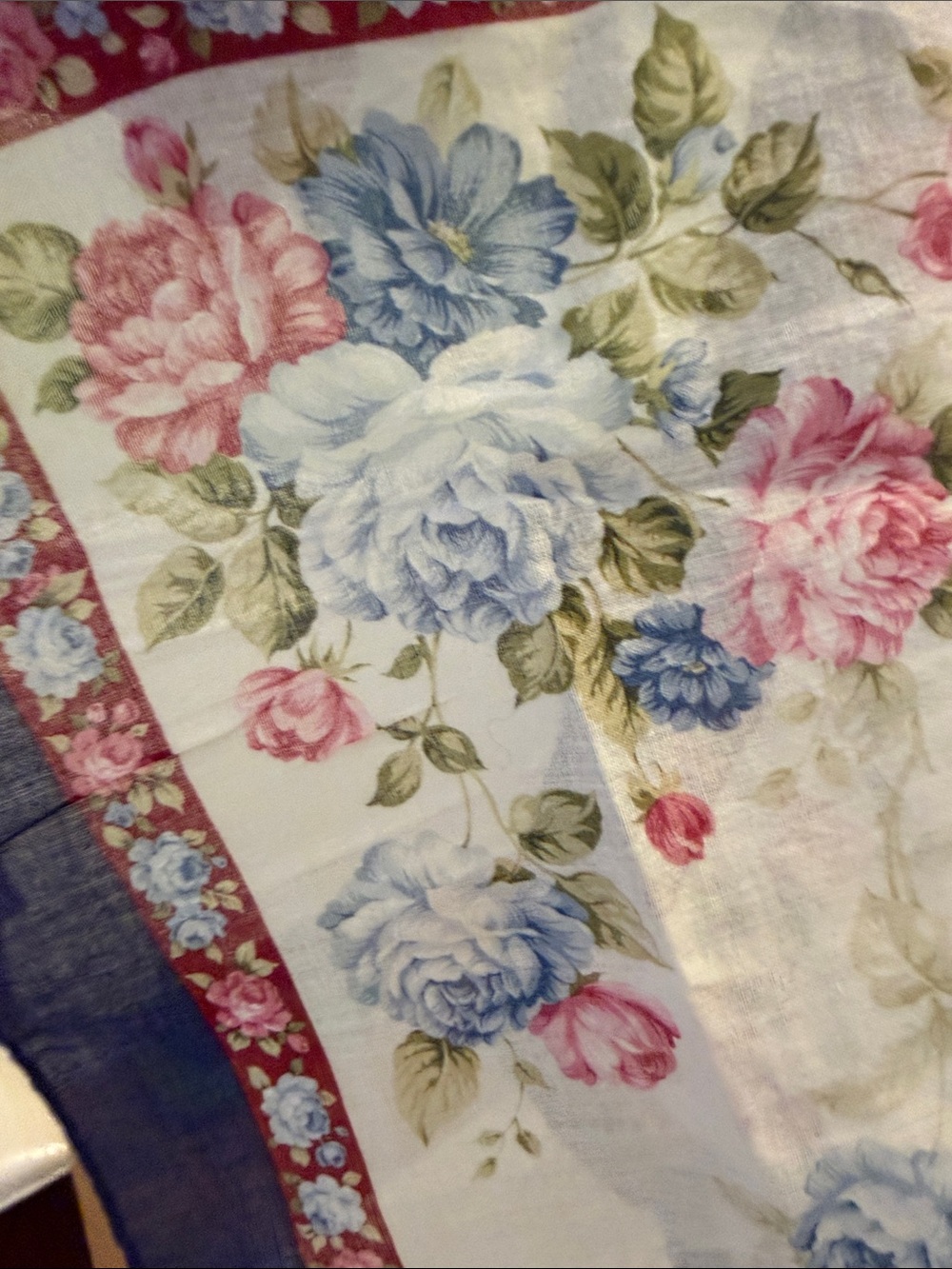 Small Flowered Scarf - Picture 4 of 4